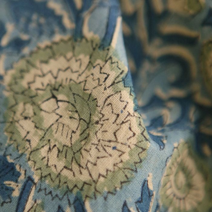 Kalyani - Tissu indien en coton imprimé main, hand block bleu et jaune pâle
