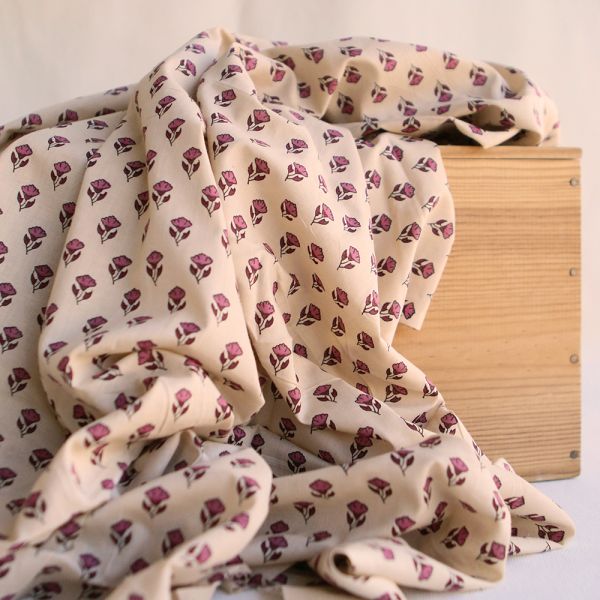 Tissu indien Malini B en coton hand block, motif coordonné beige thé et rose