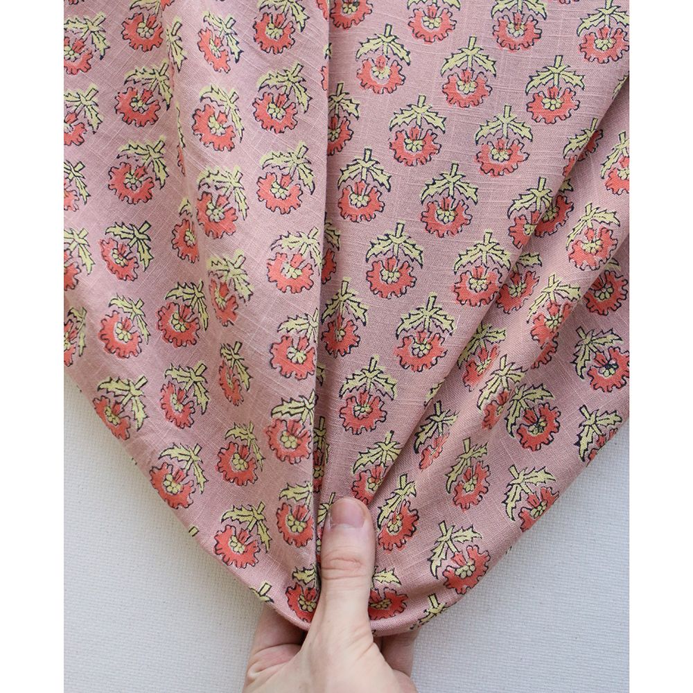 Amita B - Tissu indien en coton lavé imprimé main, hand block rose, corail et jaune pâle
