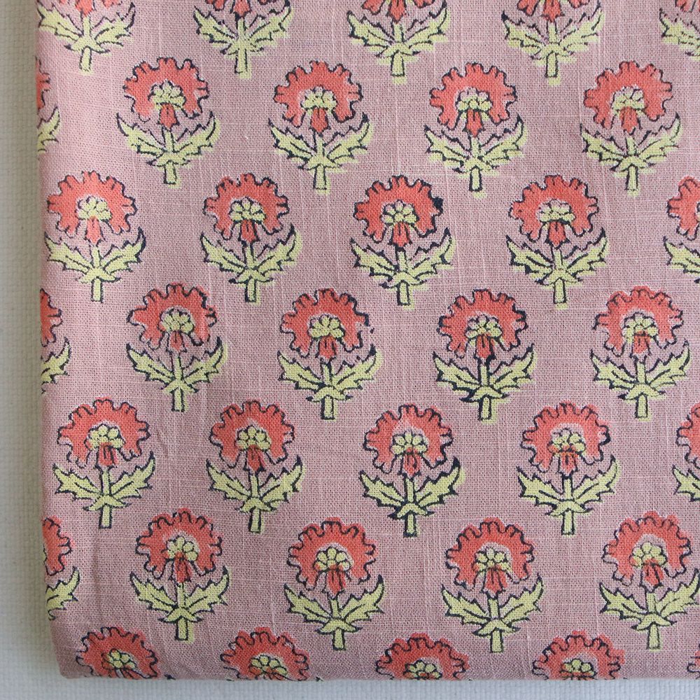 Amita B - Tissu indien en coton lavé imprimé main, hand block rose, corail et jaune pâle
