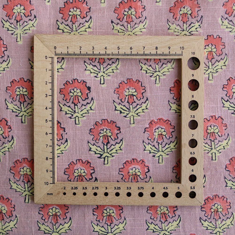 Amita B - Tissu indien en coton lavé imprimé main, hand block rose, corail et jaune pâle