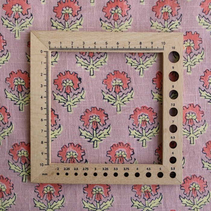 Amita B - Tissu indien en coton lavé imprimé main, hand block rose, corail et jaune pâle