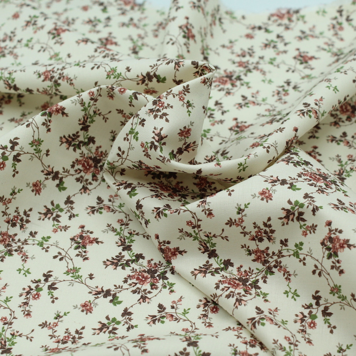 Popeline fine et douce coton organique fond ivoire imprimé fleuri vieux rose