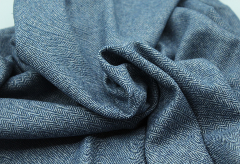 Tissu chevron texturé coton / laine coloris bleu jean