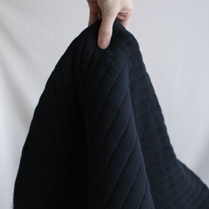 Tissu matelassé double gaze coton uni noir rayures
