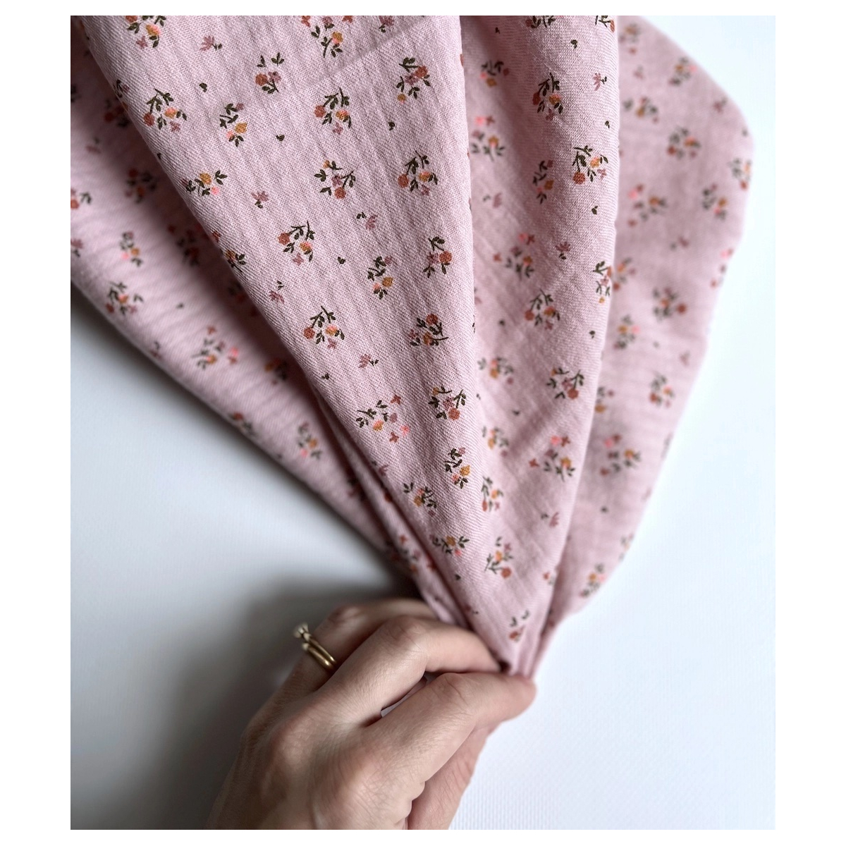 Seersucker / Coton gaufré doux rose thé motif fleuri Batikou - 3