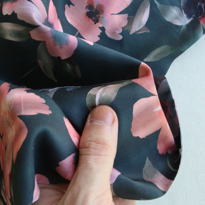 Meline - Coton satiné grandes fleurs aquarelle fond anthracite