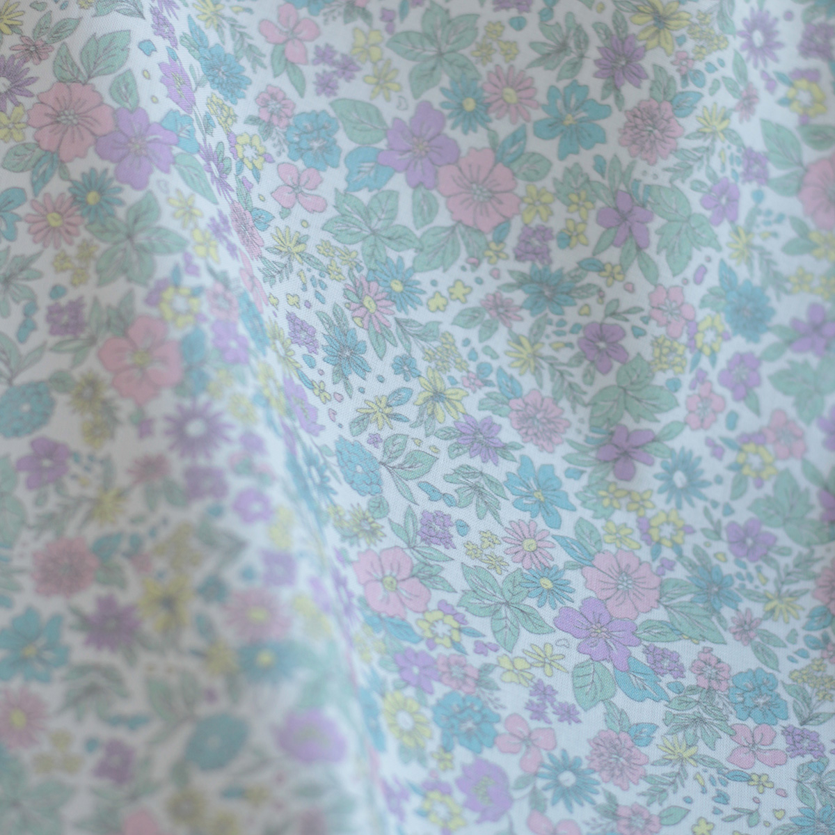 copy of Liv - Batiste de coton douce à imprimé fleuri bleu poudré