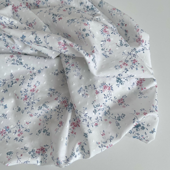 Coline - Plumetis de coton parme imprimé fleuri bleu et rose Qualité Oeko-tex - 1