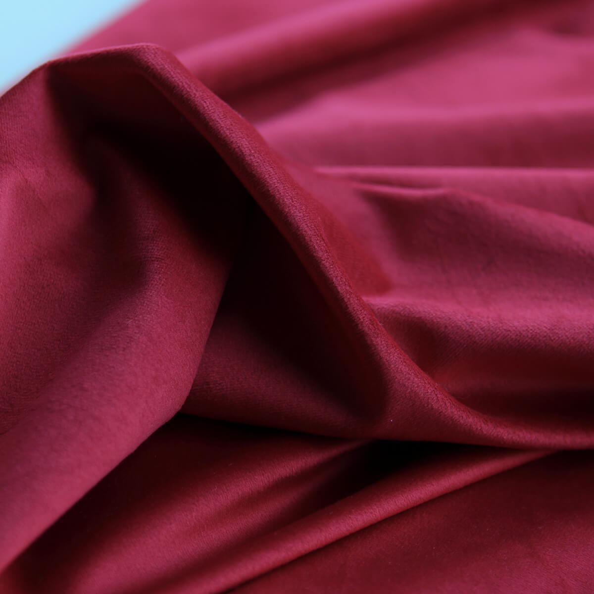 Velours ras coloris rubis