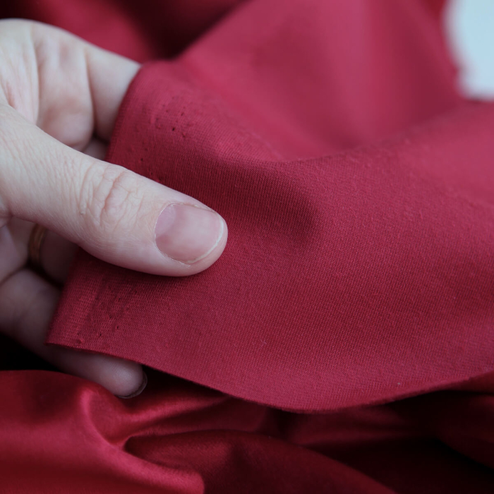 Velours ras coloris rubis