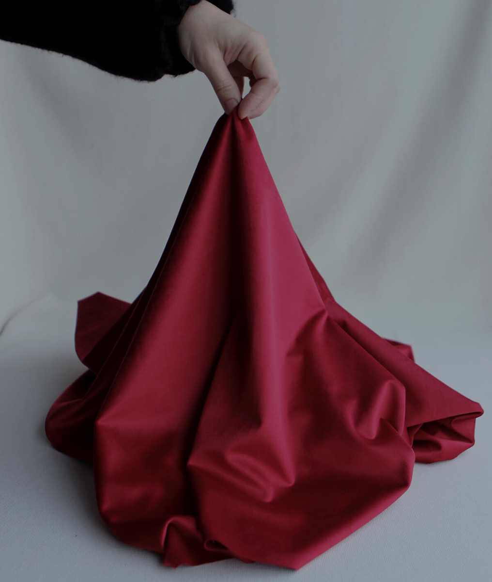 Velours ras coloris rubis