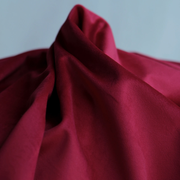 Velours ras coloris rubis