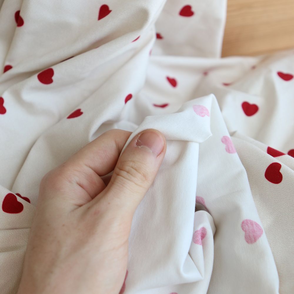 Little Manou - Jersey coton bio motif exclusif coeurs rouges