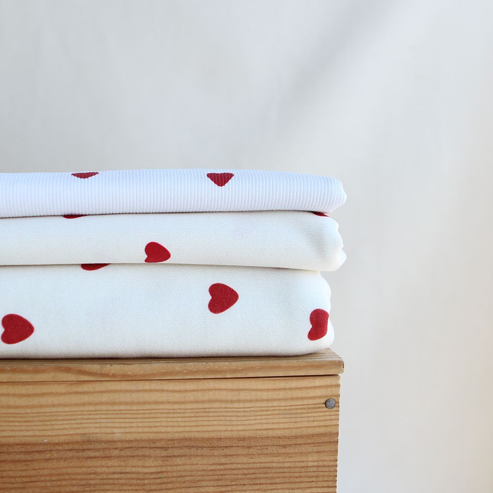 Little Manou - Jersey coton bio motif exclusif coeurs rouges