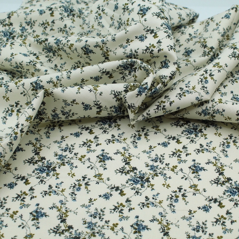 Popeline de coton fine et douce organique fond ivoire imprimé fleuri bleu vert