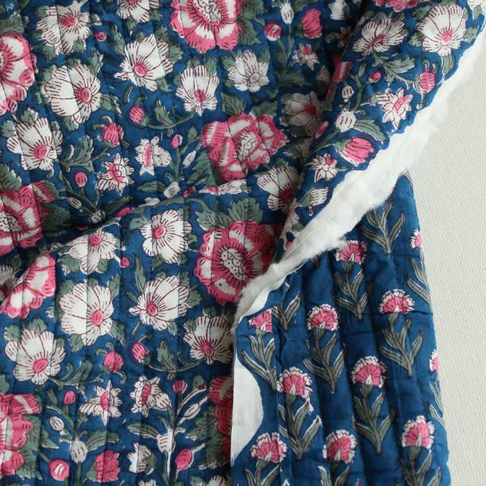 Tissu indien matelassé double face Neha bleu rose vert écru