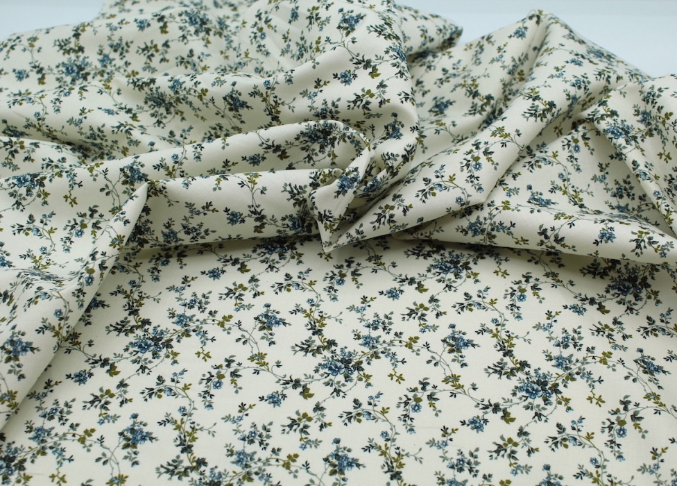 Popeline de coton fine et douce organique fond ivoire imprimé fleuri bleu vert
