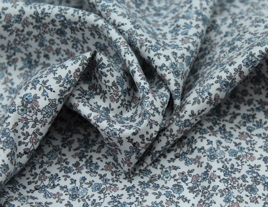 Tissu twill de coton organique imprimé fleuri