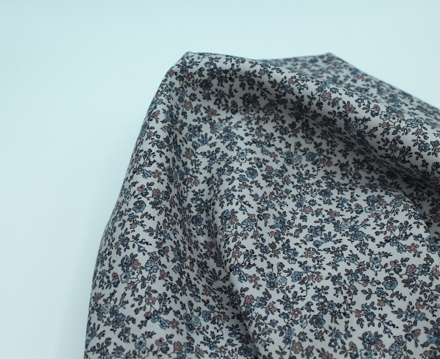 Tissu twill de coton organique imprimé fleuri