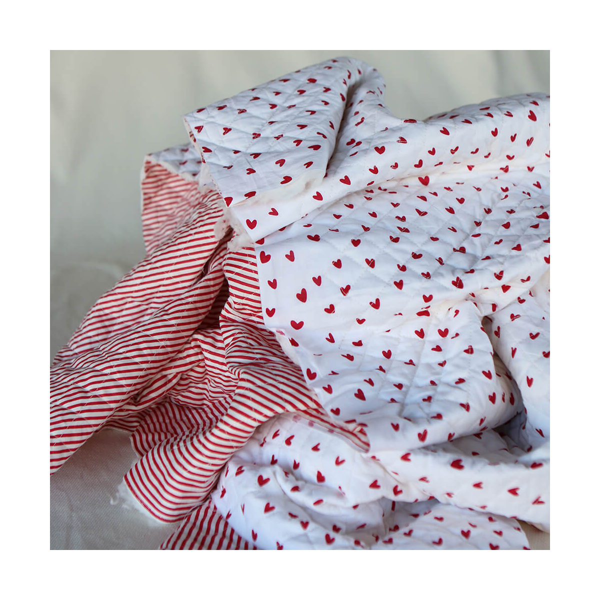 Dil / coeurs rouges - Tissu indien matelassé double face coton hand block largeur 100cm