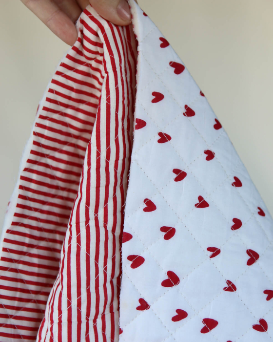 Dil / coeurs rouges - Tissu indien matelassé double face coton hand block largeur 100cm