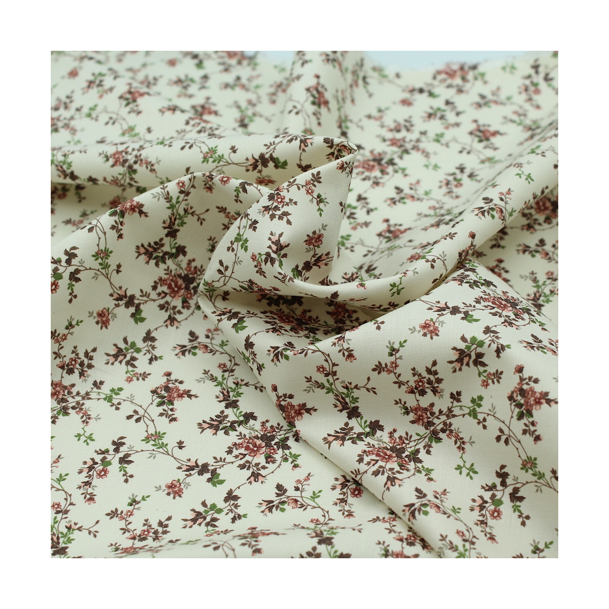 Popeline fine et douce coton organique fond ivoire imprimé fleuri vieux rose Popeline fine et douce coton organique fond ivoire imprimé fleuri vieux rose