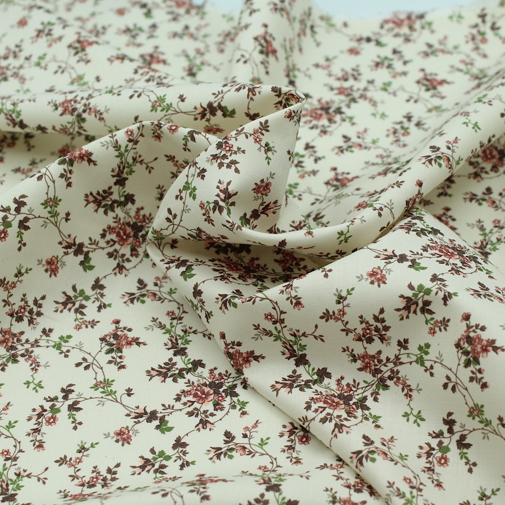 Popeline fine et douce coton organique fond ivoire imprimé fleuri vieux rose