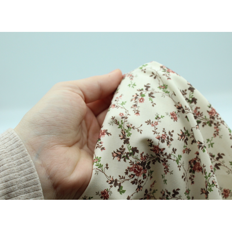 Popeline fine et douce coton organique fond ivoire imprimé fleuri vieux rose