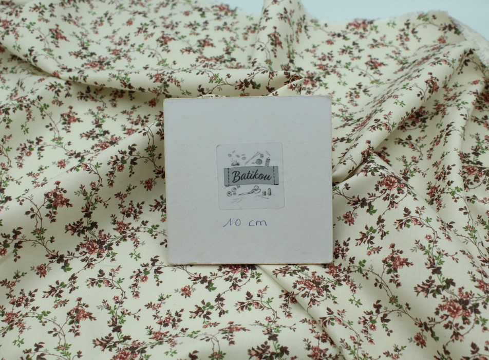 Popeline fine et douce coton organique fond ivoire imprimé fleuri vieux rose