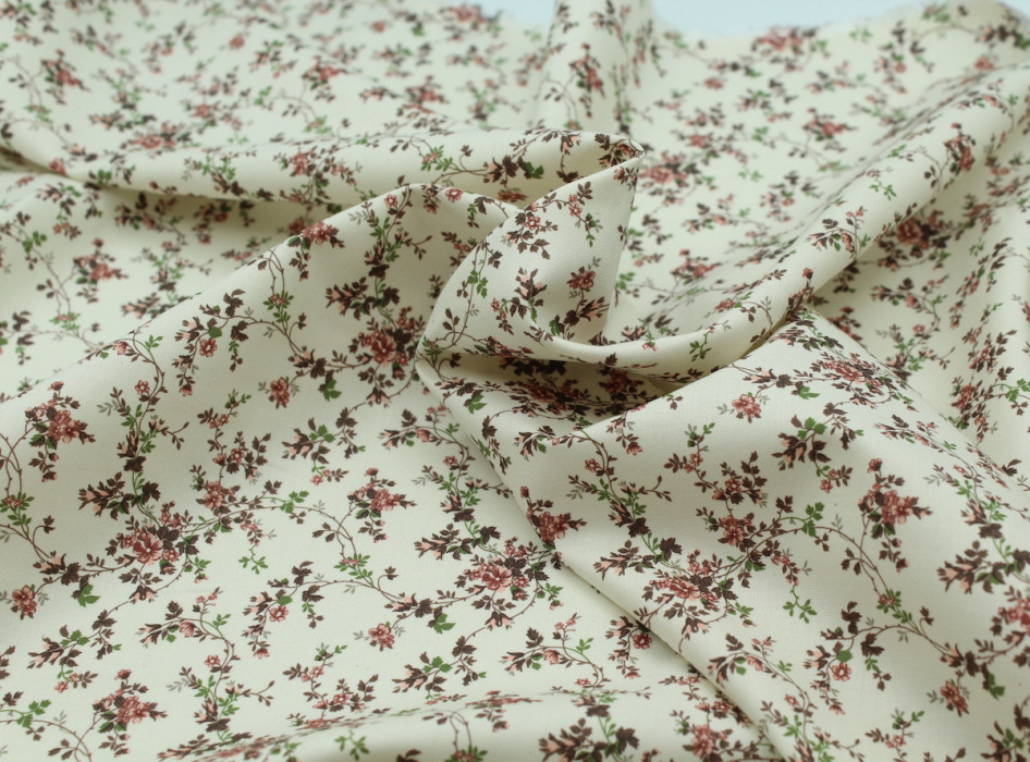 Popeline fine et douce coton organique fond ivoire imprimé fleuri vieux rose