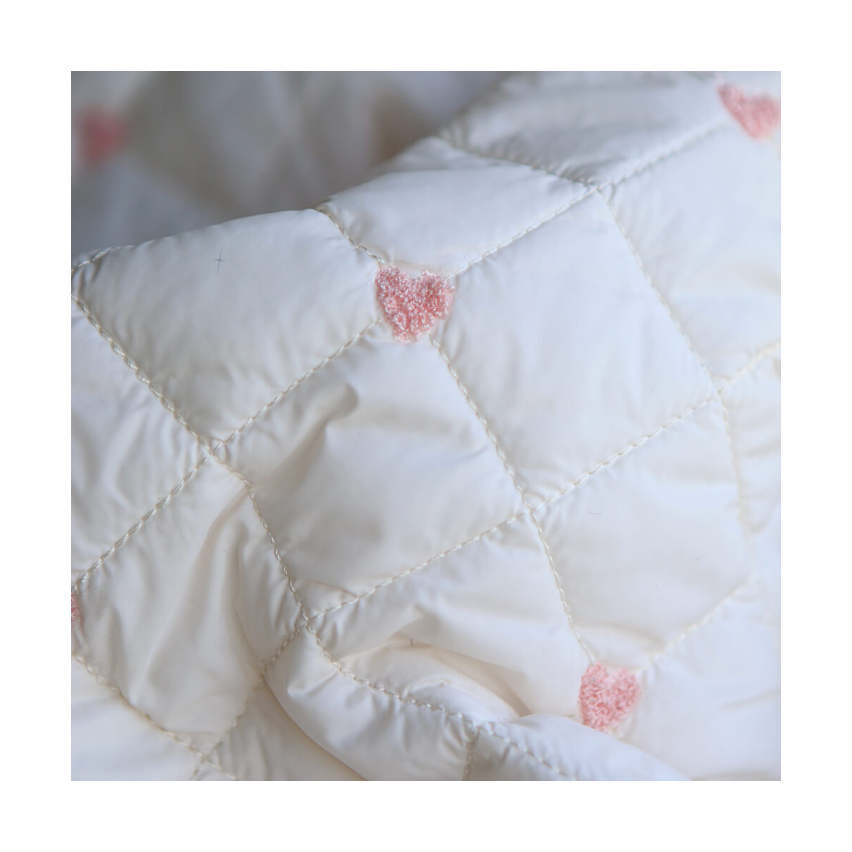 Cora - Matelassé doux et souple coeurs brodés rose