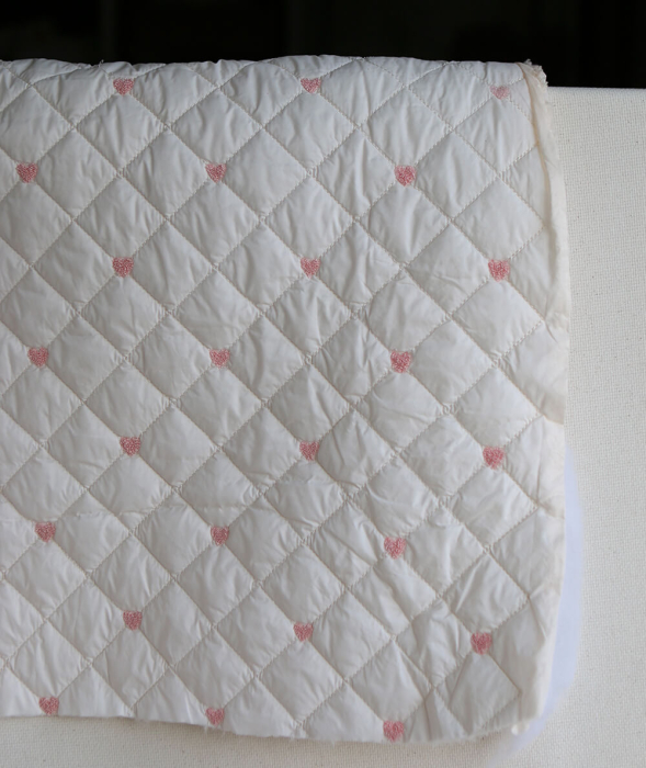 Cora - Matelassé doux et souple coeurs brodés rose