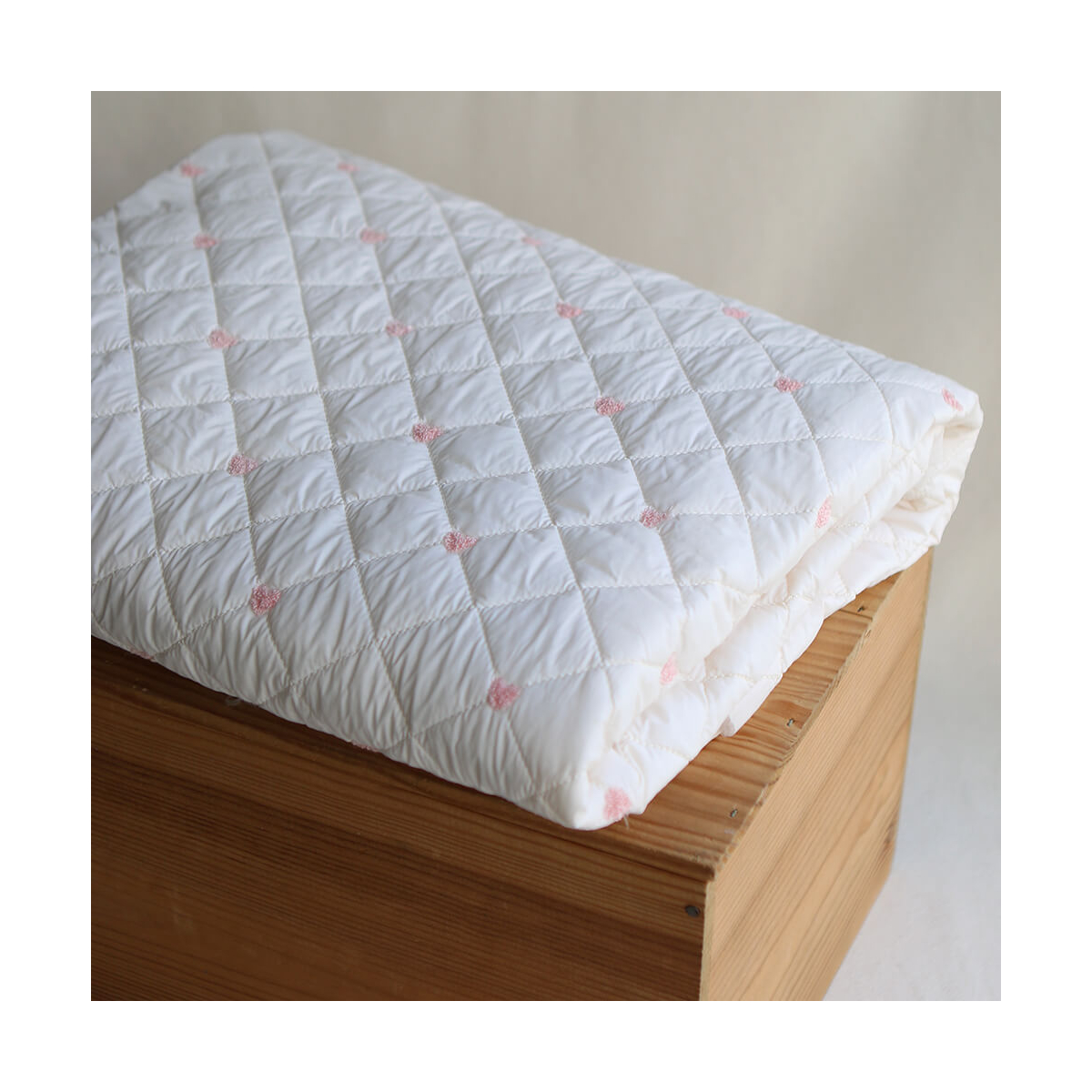 Cora - Matelassé doux et souple coeurs brodés rose
