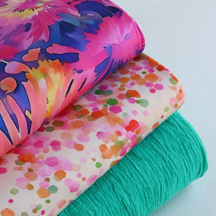 Zinzolin - Viscose satinée imprimé grand fleuri violet