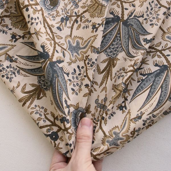 Kavya - Tissu indien en coton hand block fond crème 2