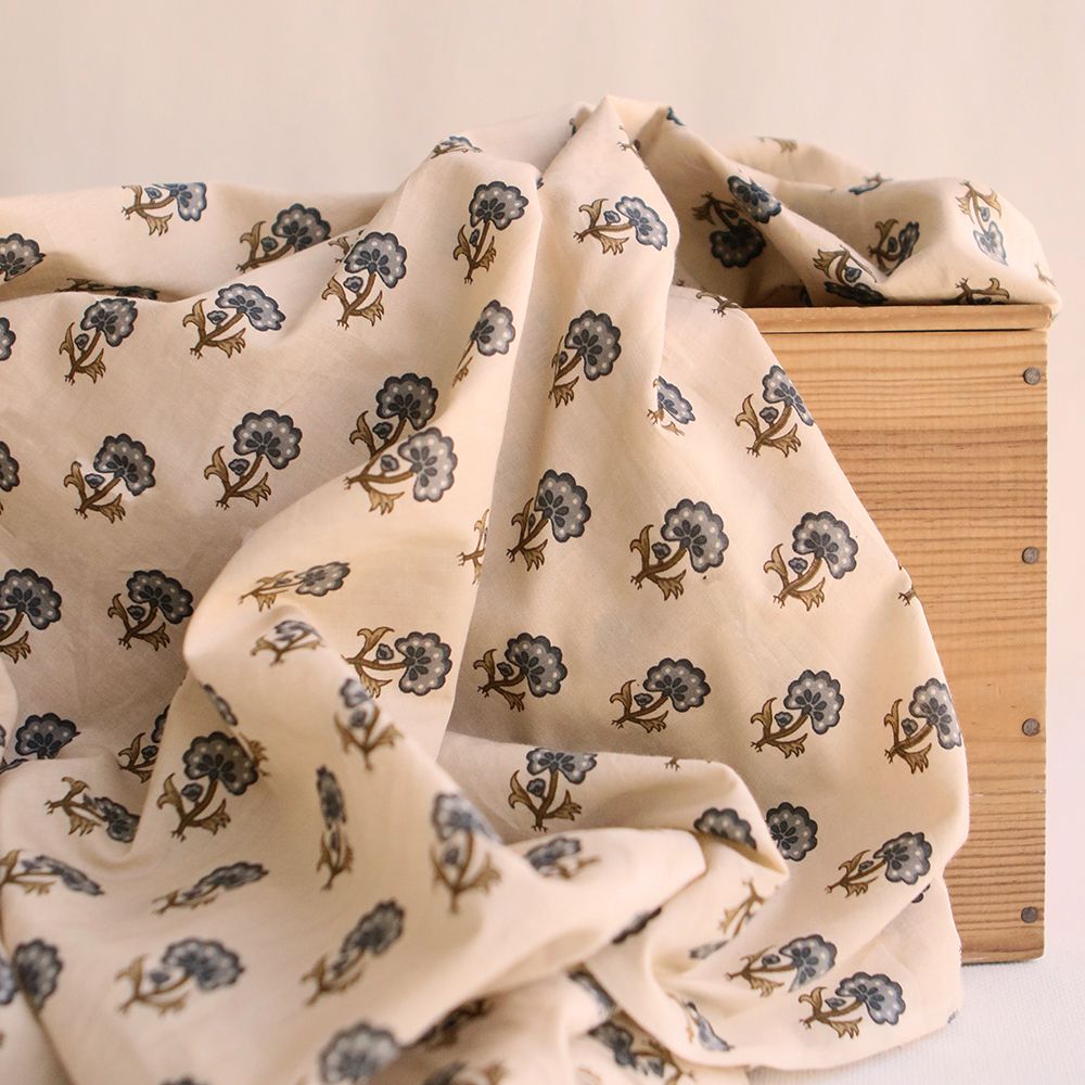 Kavya B - Tissu indien en coton hand block fond crème