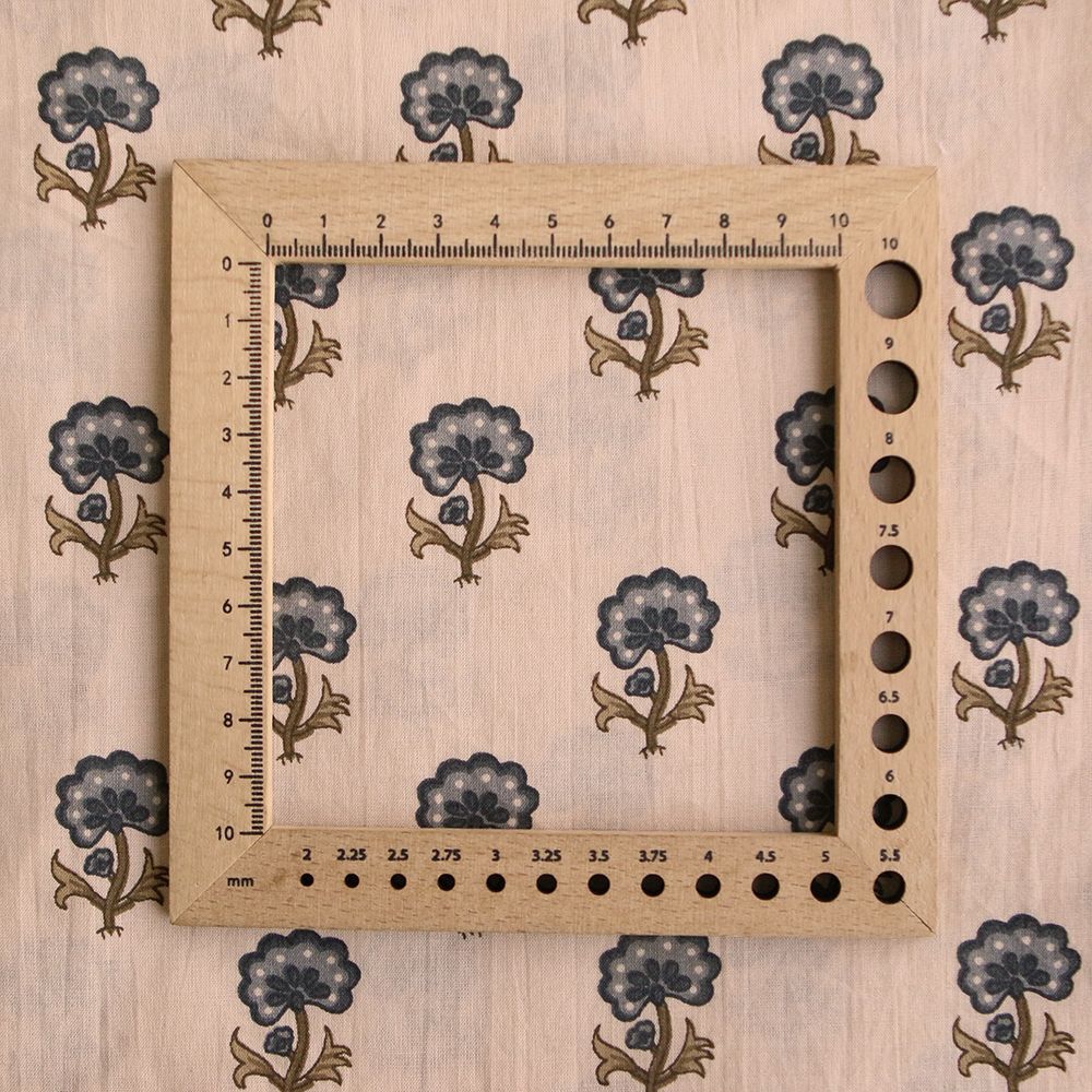 Kavya B - Tissu indien en coton hand block fond crème