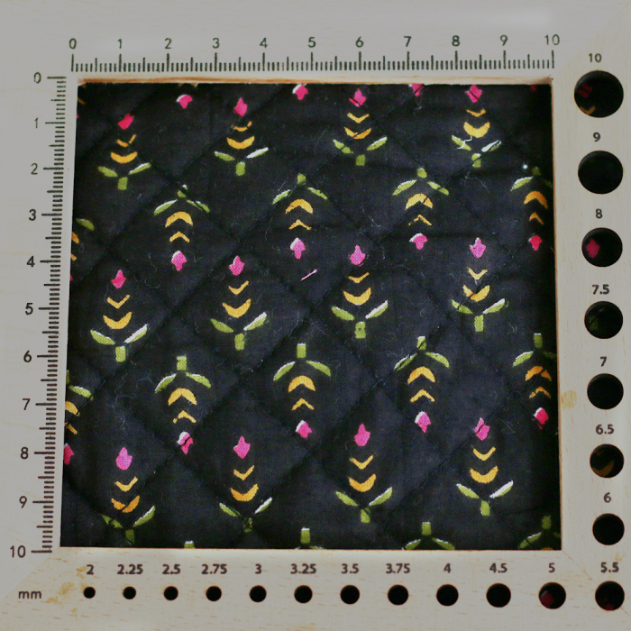 Misha - Tissu indien matelassé double face hand block noir floral rose et kaki