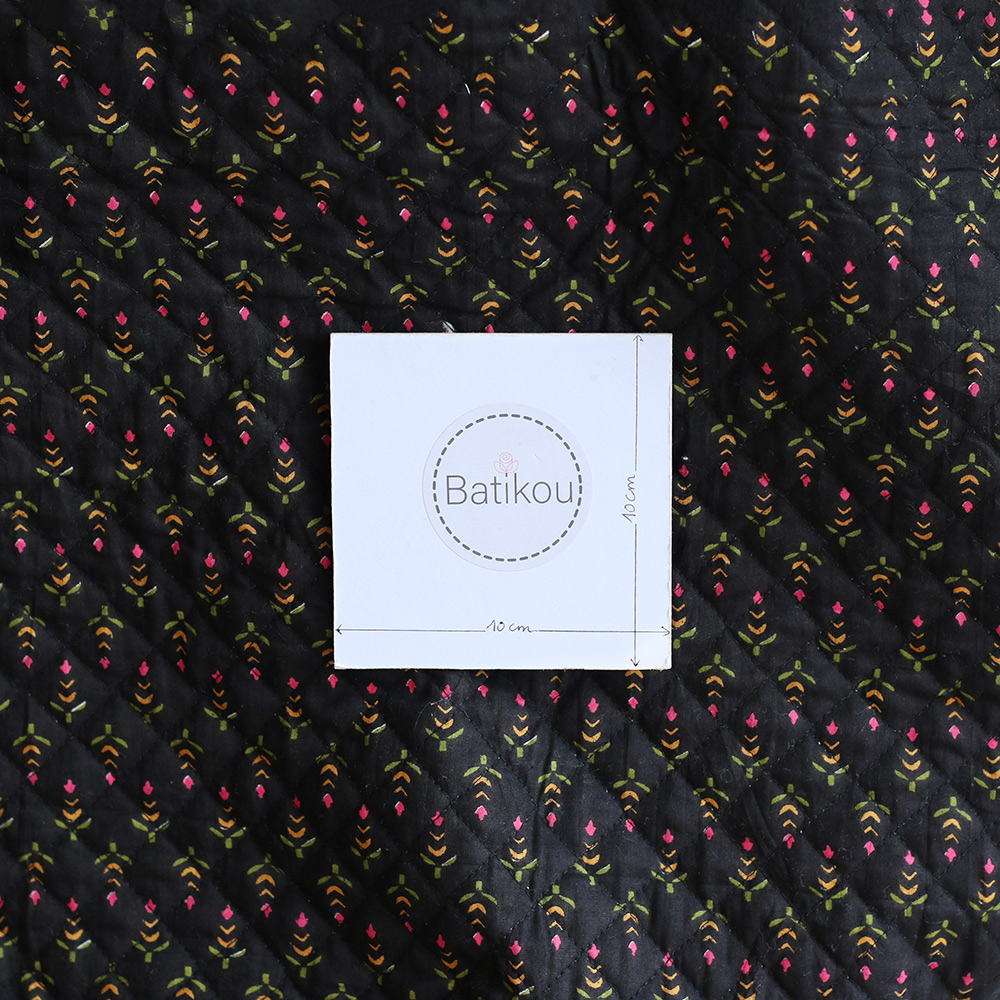Misha - Tissu indien matelassé double face hand block noir floral rose et kaki
