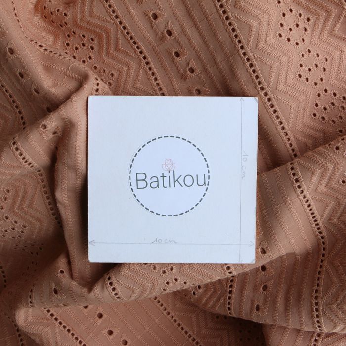 Voile de coton broderie anglaise coloris marron glacé