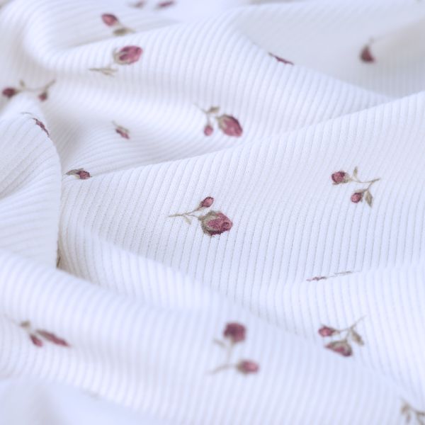 Jersey coton côtes fines à motif fleuri bois de rose fond blanc lait