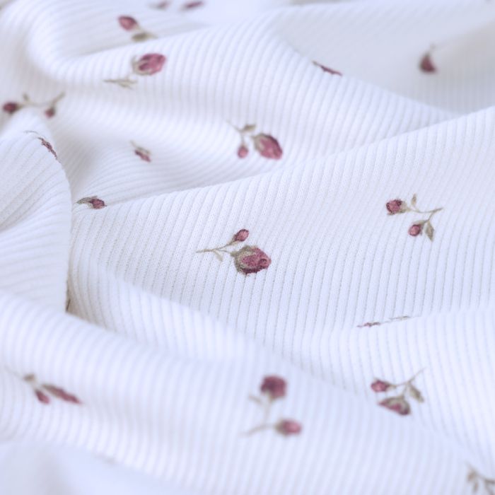 Jersey coton côtes fines à motif fleuri bois de rose fond blanc lait