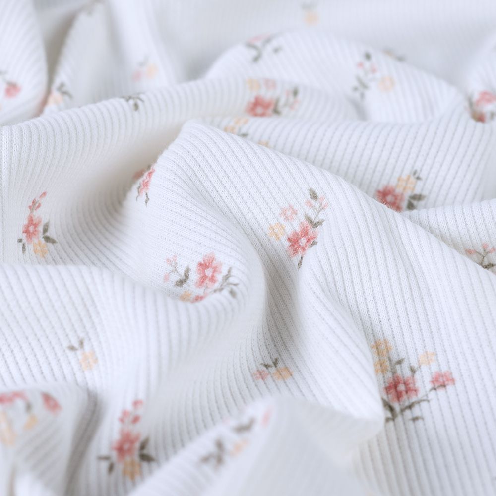 Jersey coton côtes fines à motif fleuri corail rose fond blanc lait