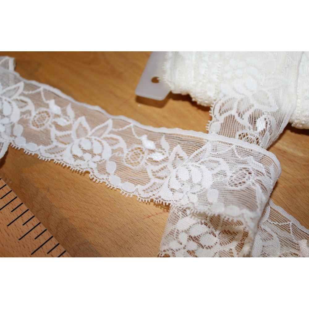 Dentelle Made in France Vintage à volants élastiquée coloris BLANC