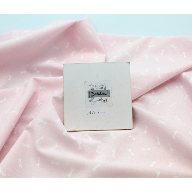 Chambray coton coloris rose layette à motif libellules blanches
