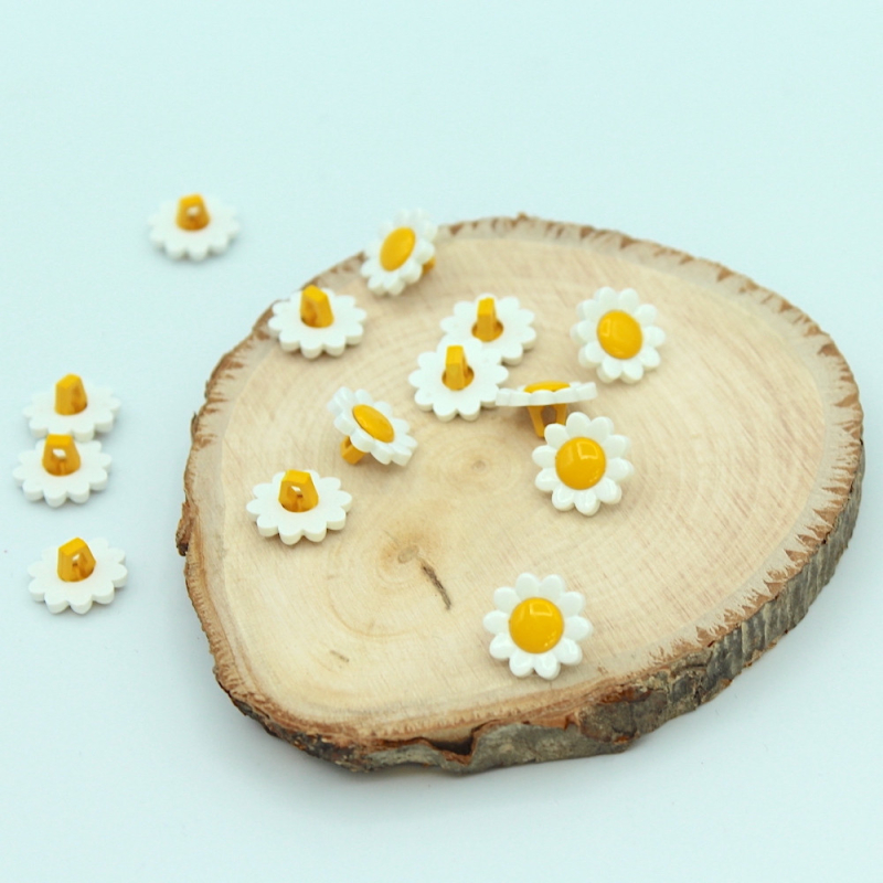 Bouton à queue forme marguerite 15mm