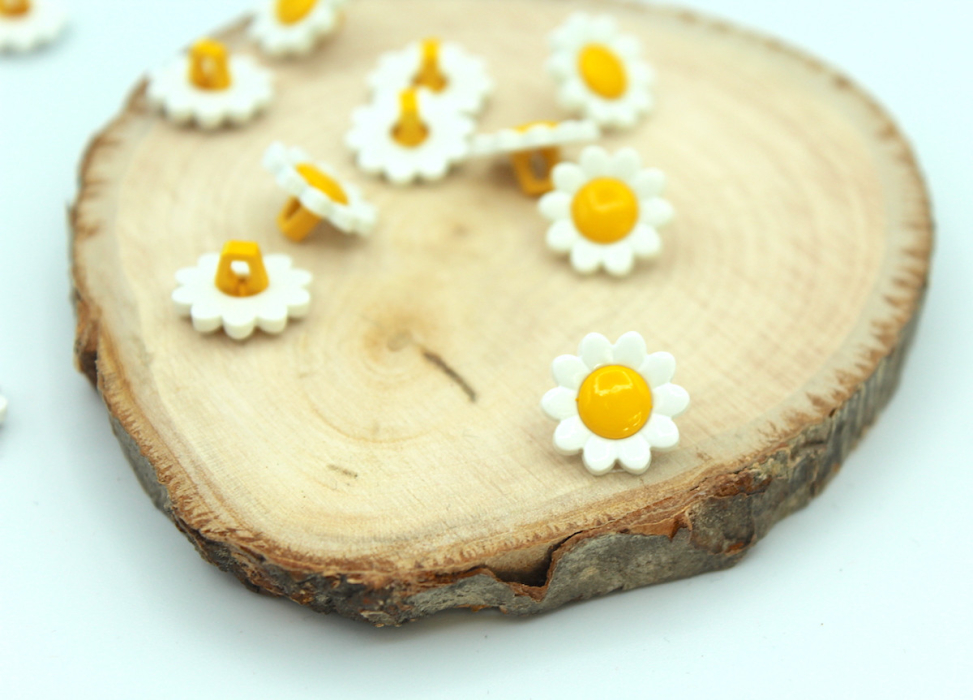 Bouton à queue forme marguerite 15mm