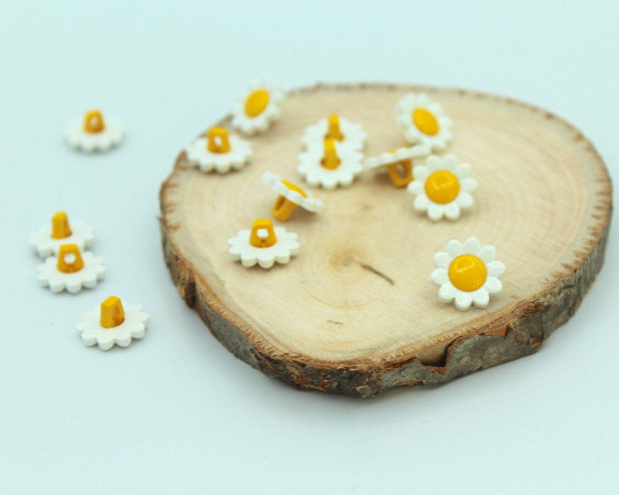 Bouton à queue forme marguerite 15mm