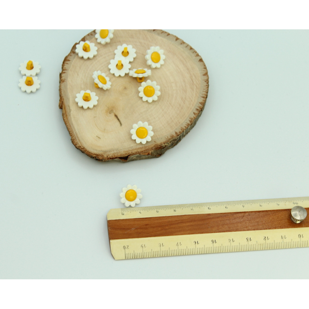 Bouton à queue forme marguerite 15mm